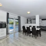 Villa Lily *