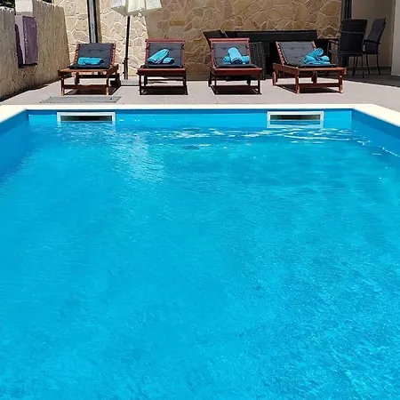Villa Lily