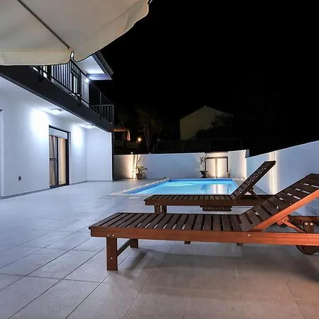 Lily プリヴラカ